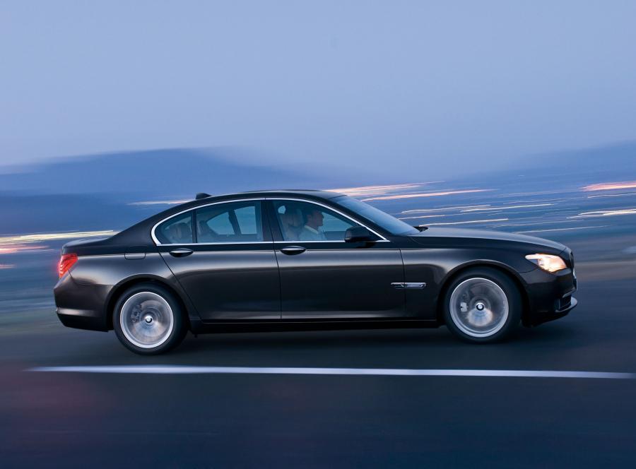  BMW 7-Series 2009 года  (фото 68 из 167)